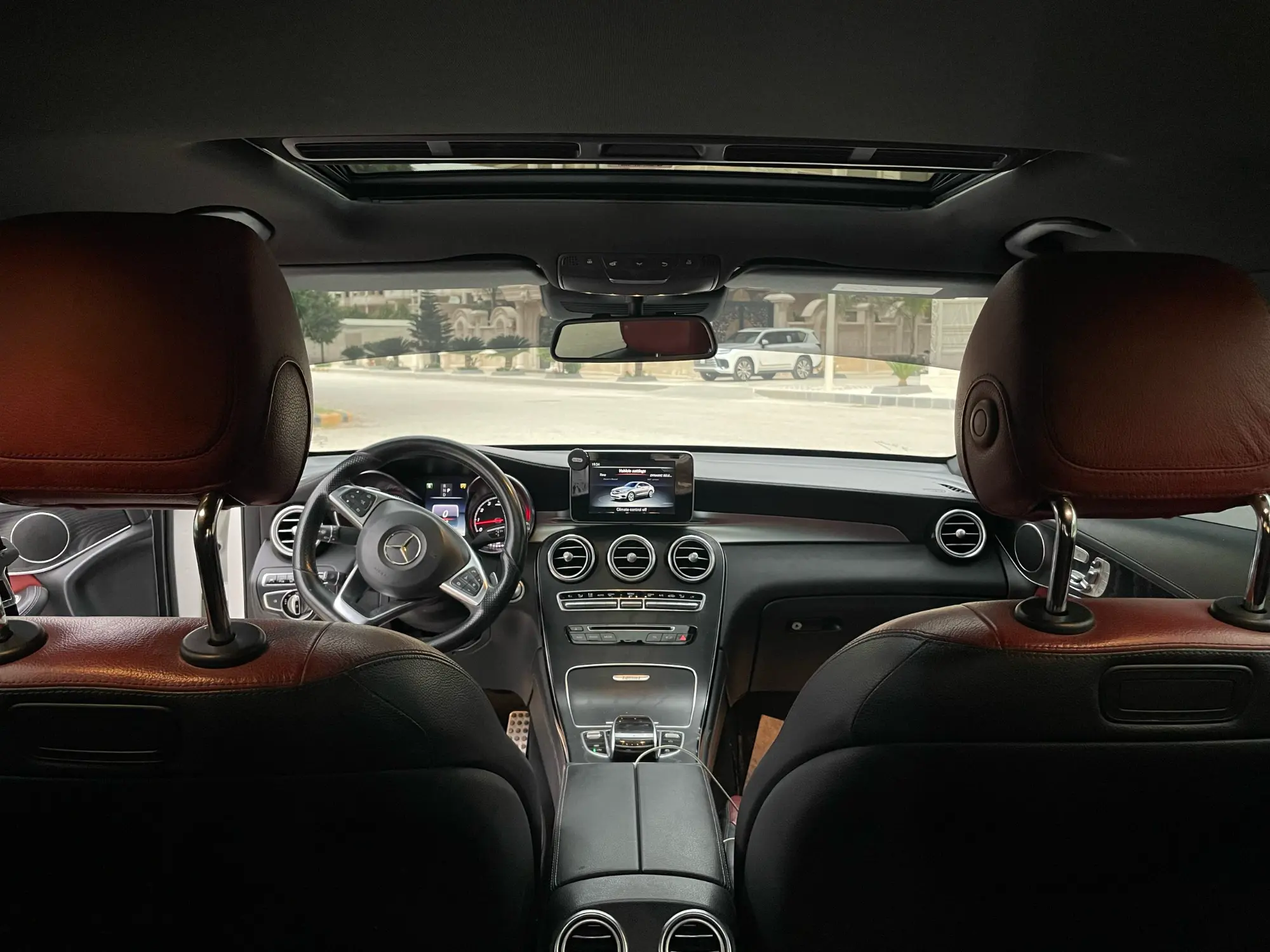 مرسيدس 250 GLC كوبيه 2017 بحالة الوكالة - صورة 6