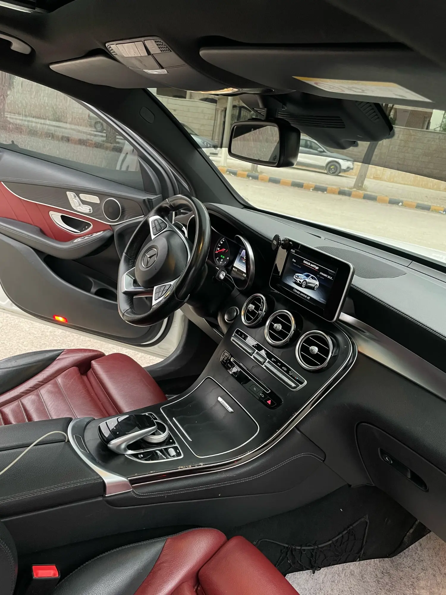 مرسيدس 250 GLC كوبيه 2017 بحالة الوكالة - صورة 8