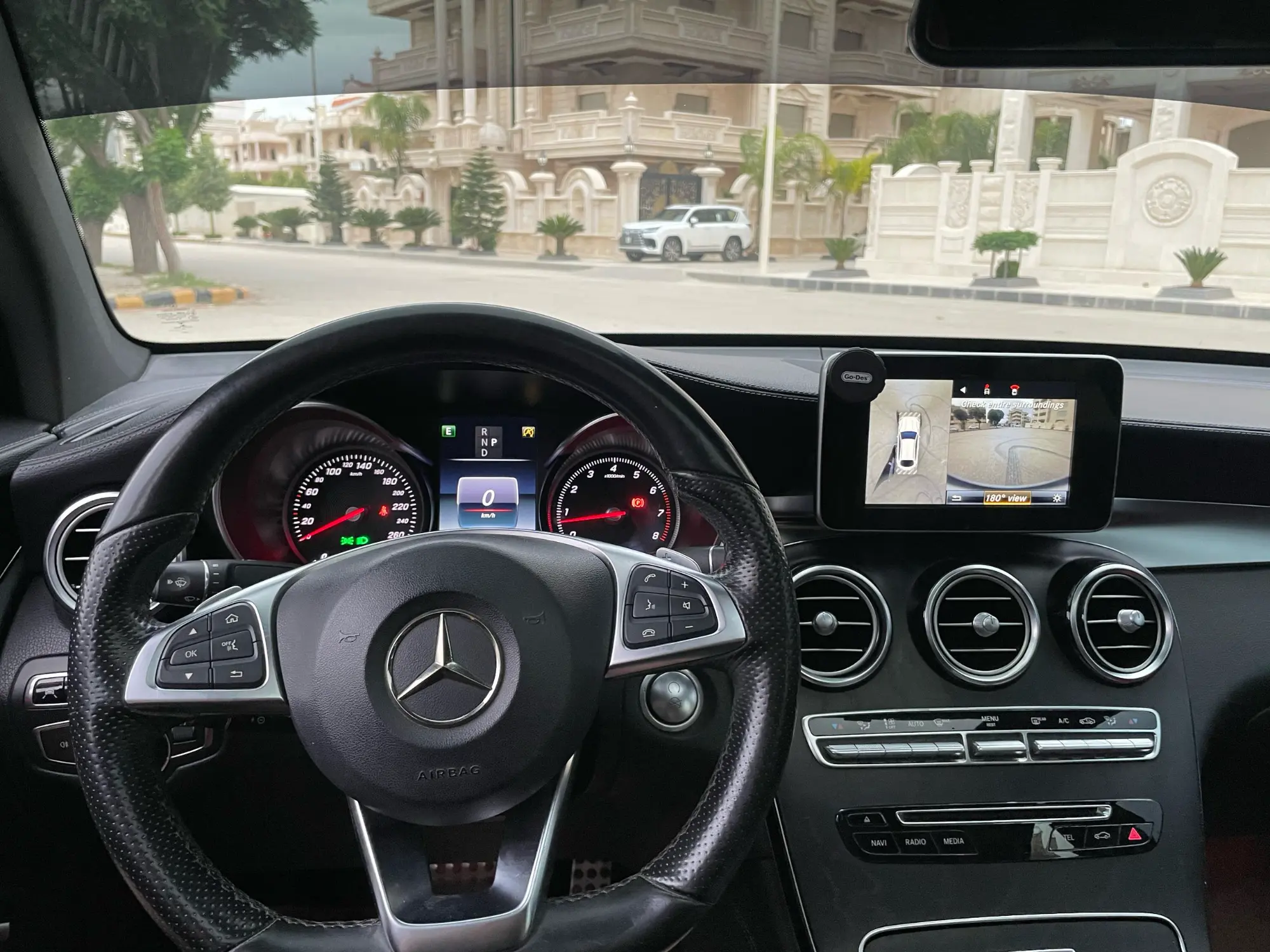 مرسيدس 250 GLC كوبيه 2017 بحالة الوكالة - صورة 10