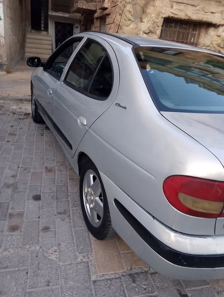 رينو ميغان 2010 - صورة 3