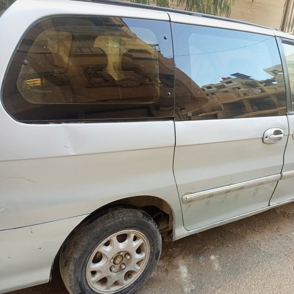 كيا كرنفال 2002 - صورة 4