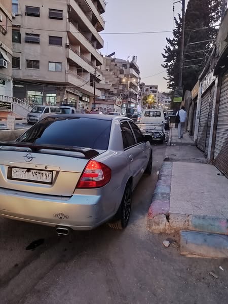 مازدا 323 2008 - صورة 2