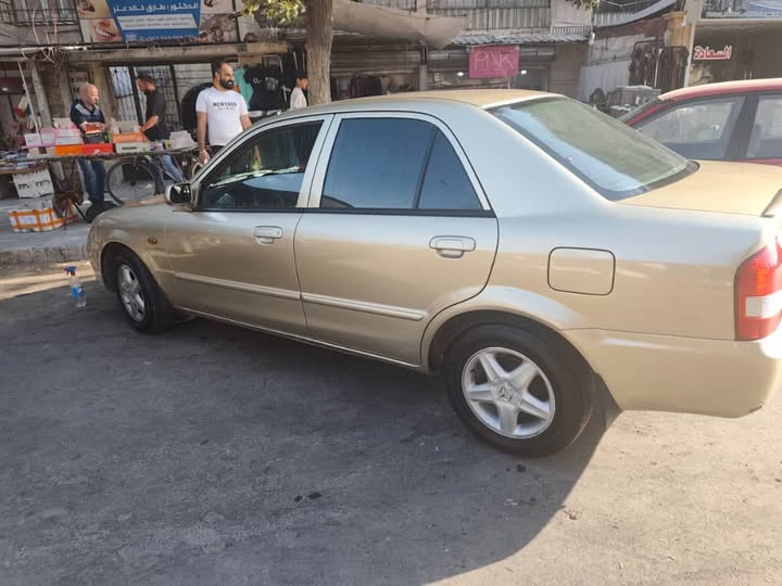 مازدا 323 2002