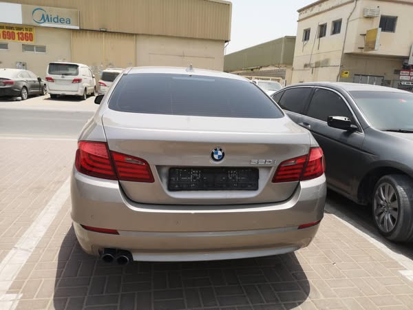 بي إم دبليو i 520 2014 - صورة 2