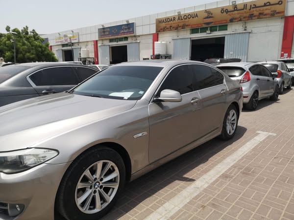بي إم دبليو i 520 2014 - صورة 4