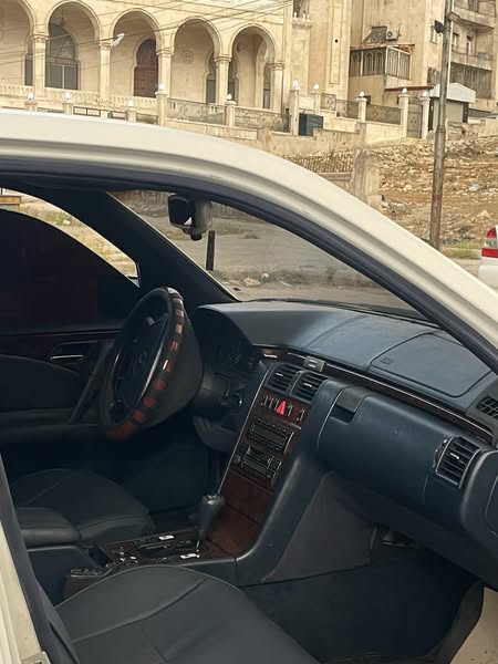 مرسيدس إي كلاس 2000 - صورة 2