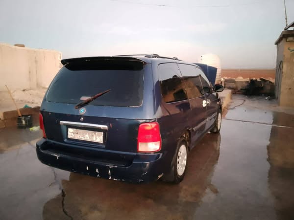 كيا كرنفال 2005 - صورة 1