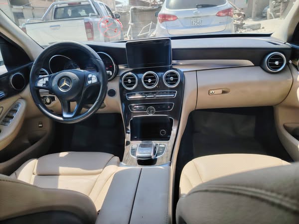مرسيدس C300 2015 - صورة 4