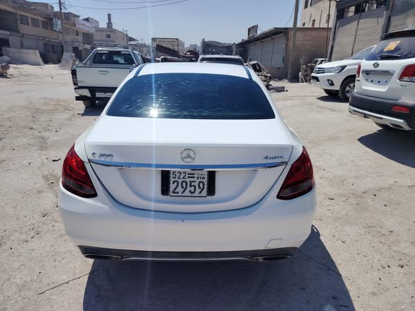 مرسيدس C300 2015 - صورة 2