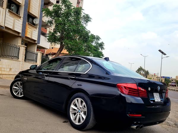 بي إم دبليو 520i 2015 - صورة 2