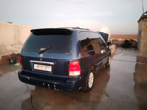 كيا كرنفال 2005 - صورة 3