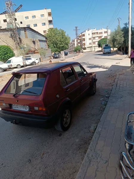 فولكس فاجن جولف 1977 - صورة 2
