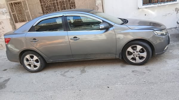 كيا فورتي 2010 - صورة 1