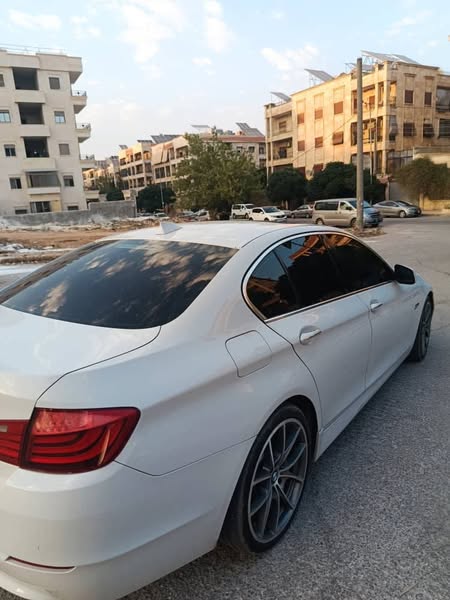 بي إم دبليو 520 2012 - صورة 1