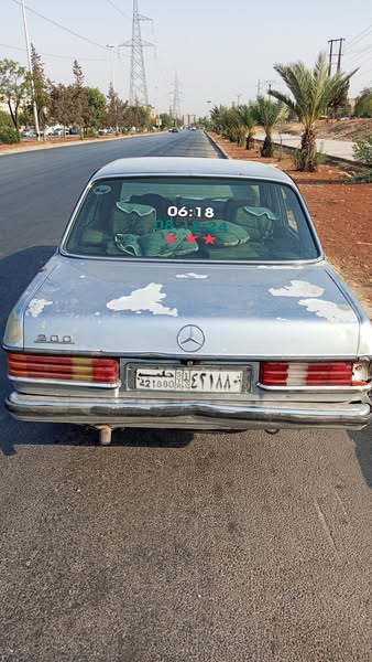 مرسيدس 230 1977 - صورة 1