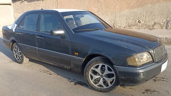مرسيدس C-Class 2001 - صورة 2