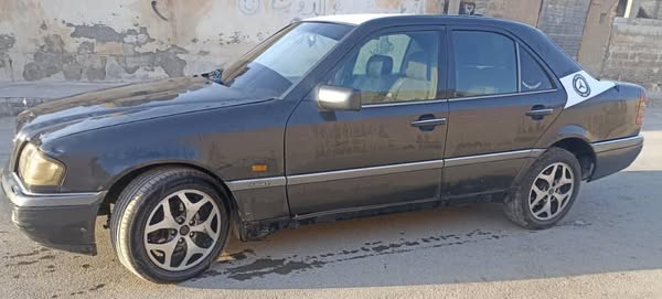 مرسيدس C-Class 2001 - صورة 3