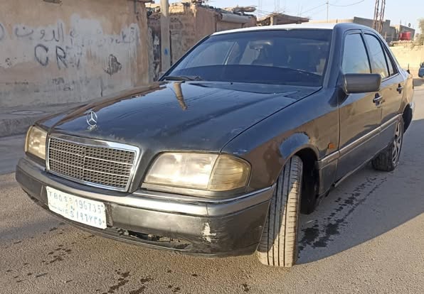 مرسيدس C-Class 2001 - صورة 1