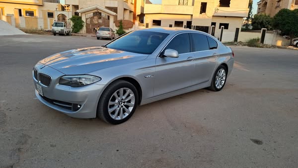 بي إم دبليو 520i 2013 - صورة 3