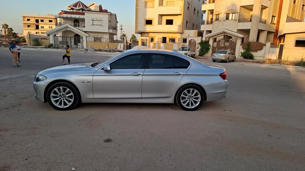 بي إم دبليو 520i 2013 - صورة 4