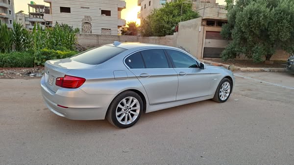 بي إم دبليو 520i 2013 - صورة 2