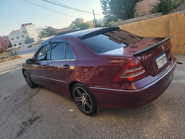 مرسيدس C-Class 2005 - صورة 4