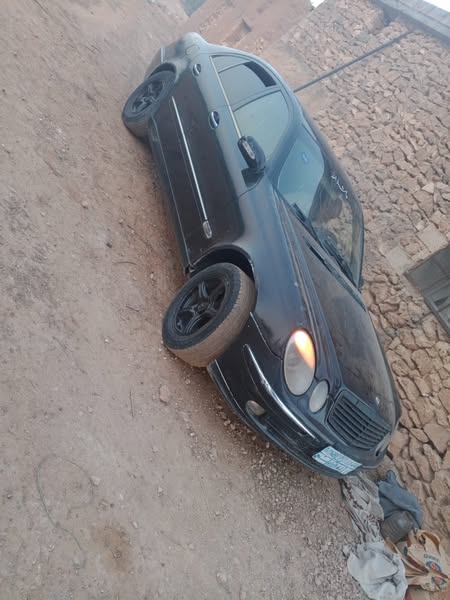 مرسيدس E200 2007 - صورة 1