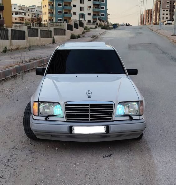 مرسيدس E 300 1993 - صورة 1