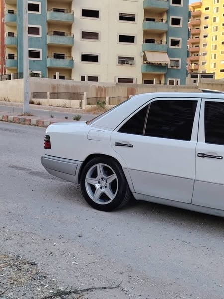 مرسيدس E 300 1993 - صورة 5