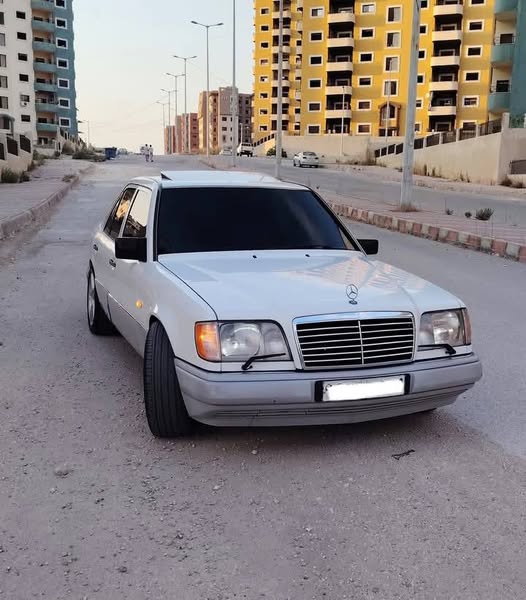 مرسيدس E 300 1993 - صورة 2