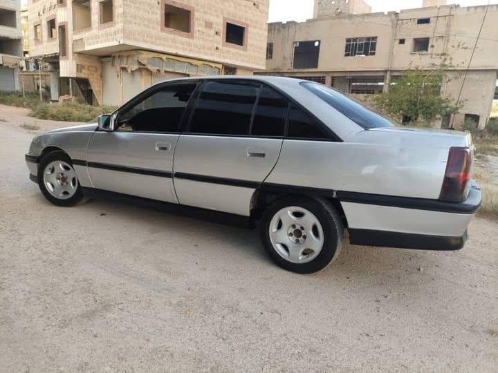 أوبل أوميغا 1992