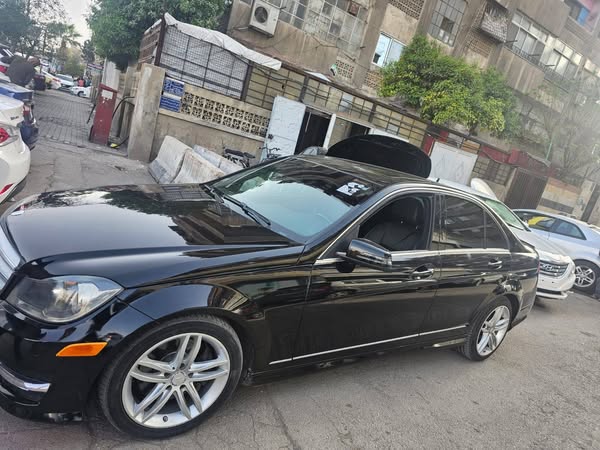 مرسيدس-بنز C300 2013 - صورة 1