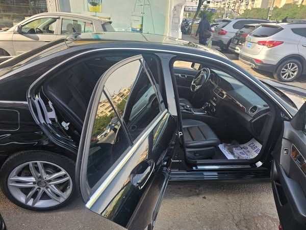 مرسيدس-بنز C300 2013 - صورة 5