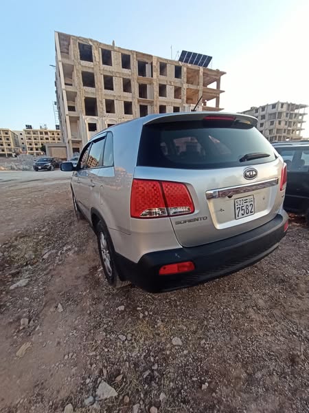 كيا سورينتو 2012 - صورة 4