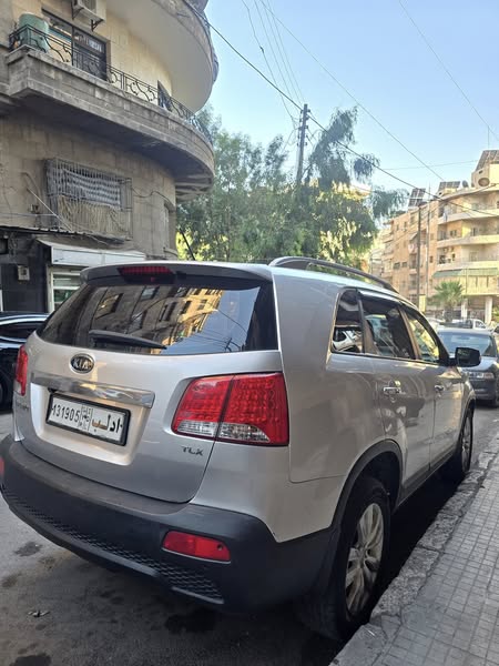 كيا سورينتو 2010 - صورة 5