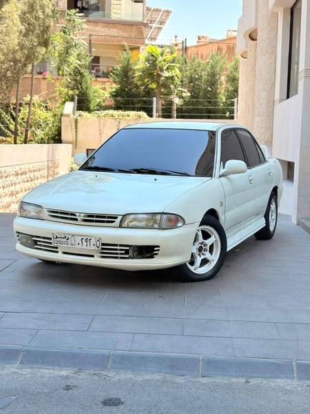مستويشي لانسر 1993 - صورة 1