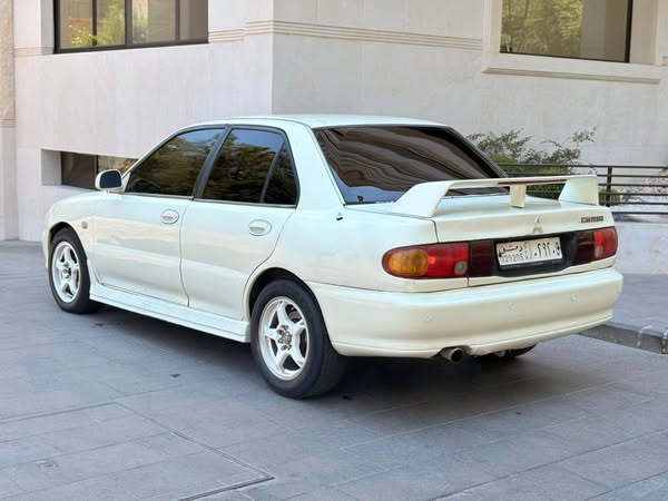 مستويشي لانسر 1993 - صورة 3