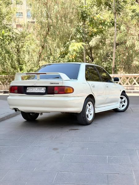 مستويشي لانسر 1993 - صورة 5