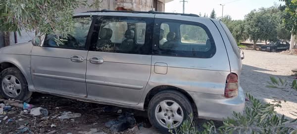 كيا كرنفال 2002 - صورة 1