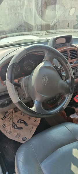 هيونداي سنتافي 2002 - صورة 2