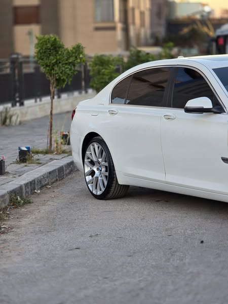 BMW 750Li 2013 - صورة 5