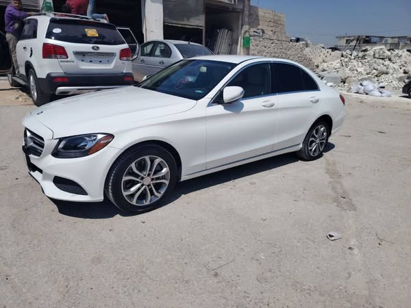 مرسيدس-بنز C300 2015 - صورة 2