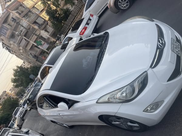 هيونداي أفانتي 2012 - صورة 2