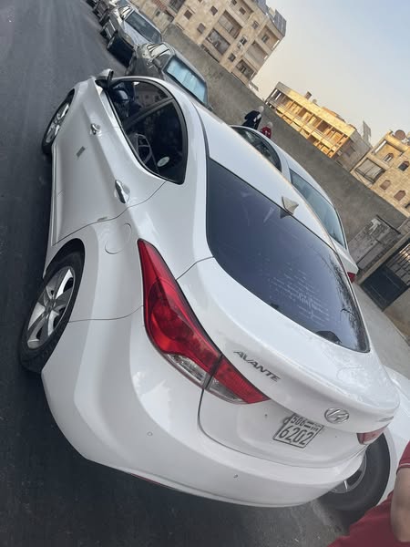 هيونداي أفانتي 2012 - صورة 4