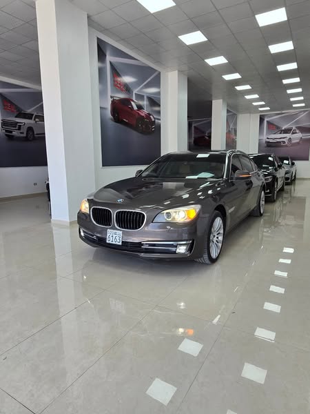 BMW 730 2013 - صورة 4