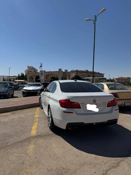 بي إم دبليو 528i 2012 - صورة 3