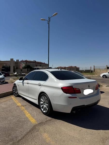 بي إم دبليو 528i 2012 - صورة 2