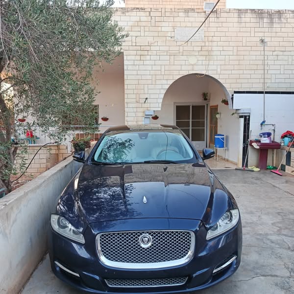 جاكوار XF 2012 - صورة 1