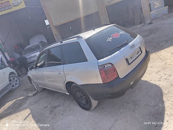 اودي A4 2001 - صورة 5