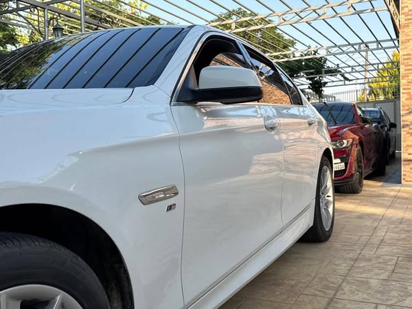 بي إم دبليو 528i 2012 - صورة 4